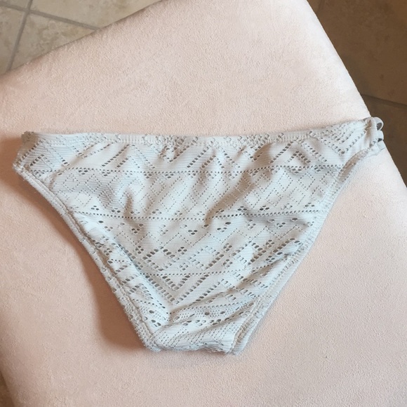 Cream Crochet bikini bottom - Picture 2 of 3